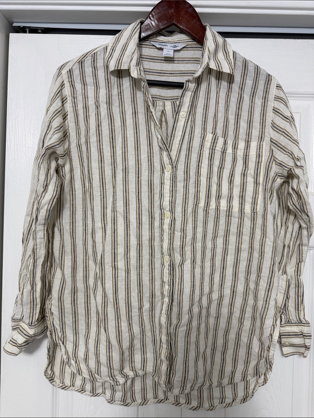 Old Navy Women’s Striped Linen-blend Button-Down Shirt